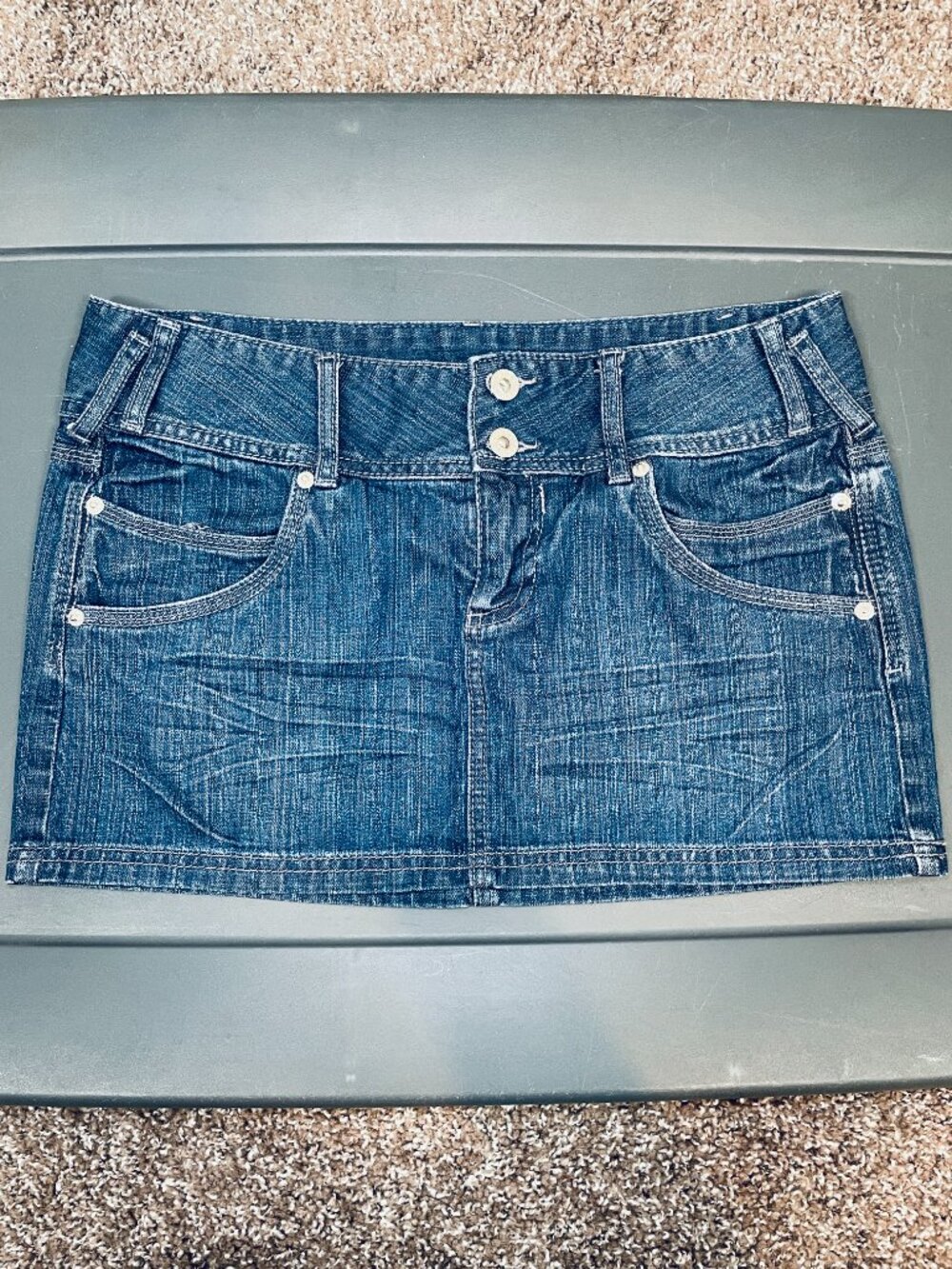GUESS Vintage/Y2K Jeans denim mini skirt, medium blue wash, size 29